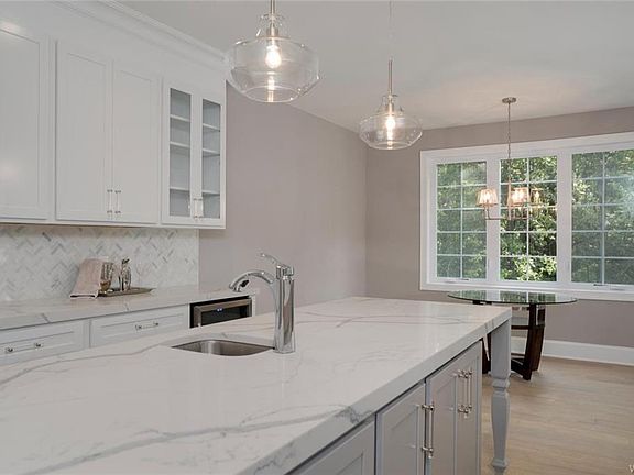 5th image of 9746 Garden Walk