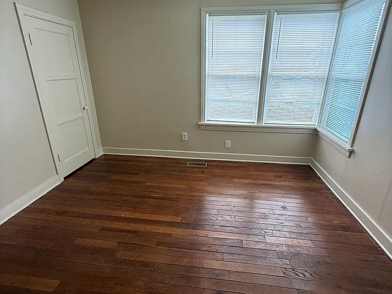 5823 Cantrell Rd — Photo 12