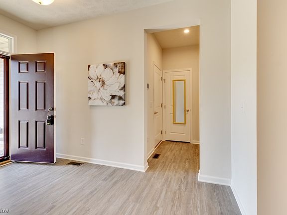 4th image of 1467 McLean Ave