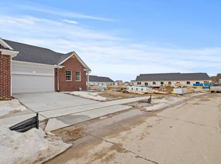 1423 Luxington Dr, Lapeer, MI 48446