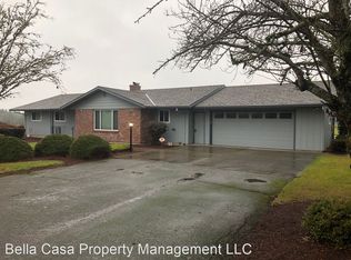 1183 E Main St, Carlton, OR 97111
