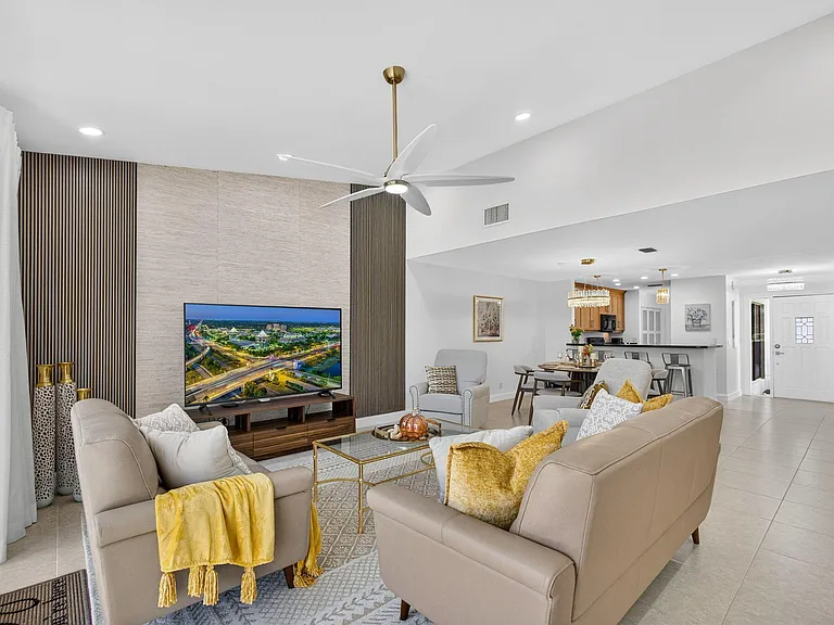 479 Prestwick Cir — Photo 27