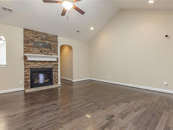 5th image of 1918 A Whisper Lake Dr