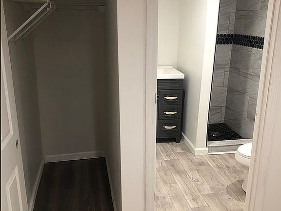 middle room closet full bath