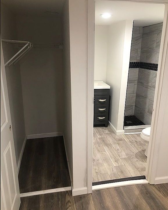 middle room closet full bath