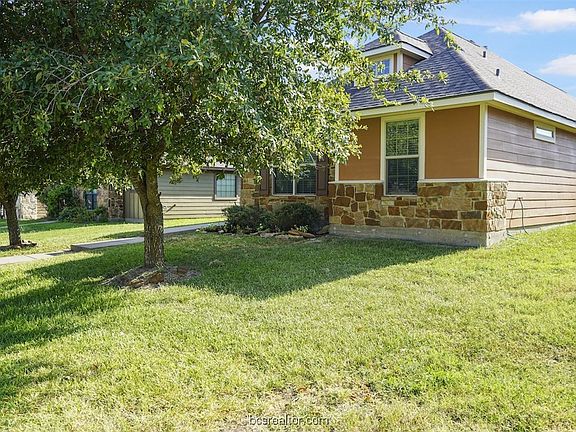 3rd image of 2037 Autumn Lake Dr