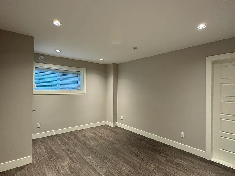 6739 Humphries Ave #BASEMENT — Photo 7