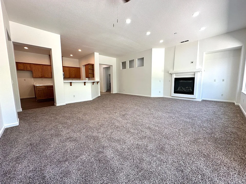 3545 Laguna Ct