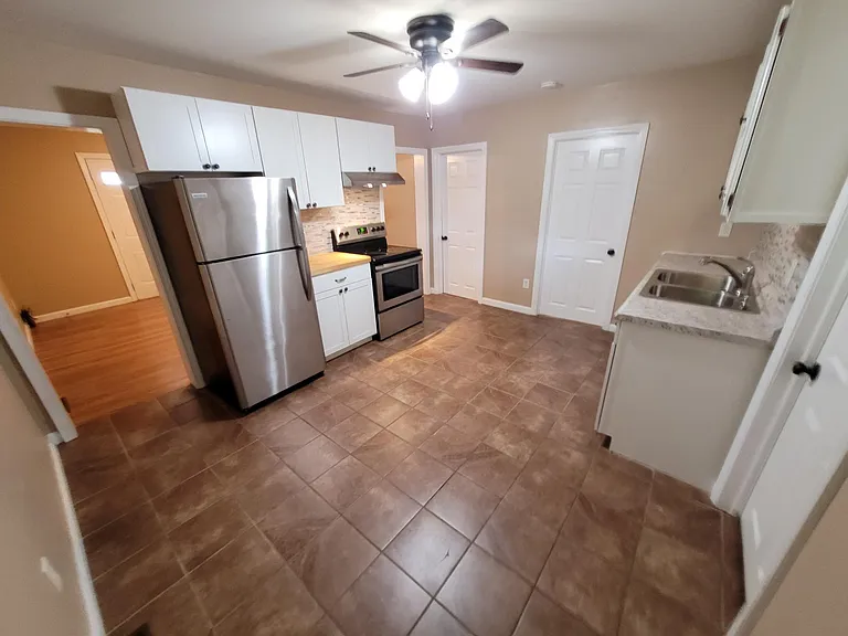 391 Putnam Pike #C — Photo 3