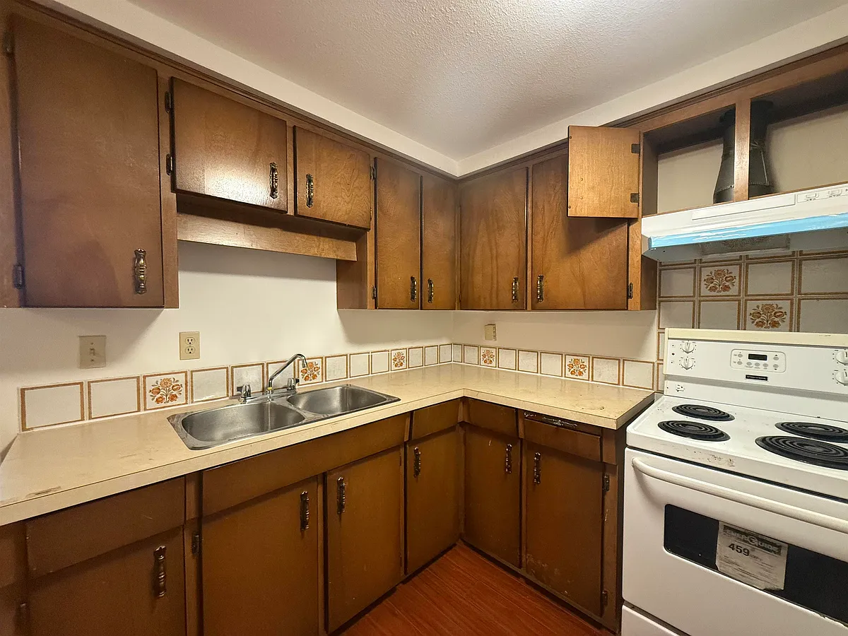 Building Photo - 1086 W 10th Ave #14