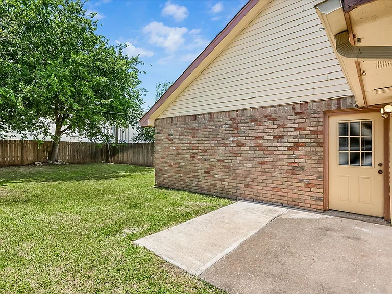 803 Valley View Dr #B — Photo 16