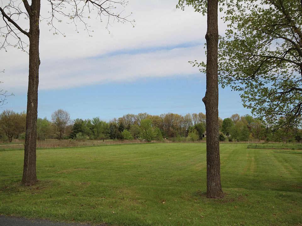 2nd image of 1 E Ts Ave