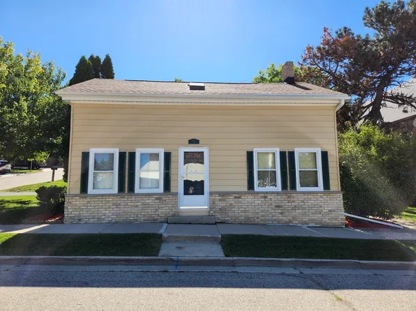 200 Kettle Moraine DRIVE SOUTH South, Slinger, WI 53086