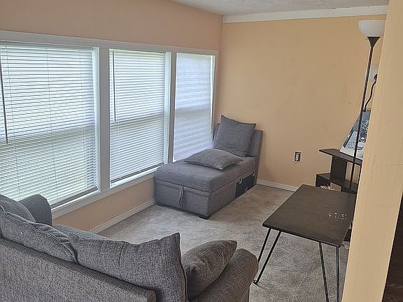 4th image of 107 Lynn Dr