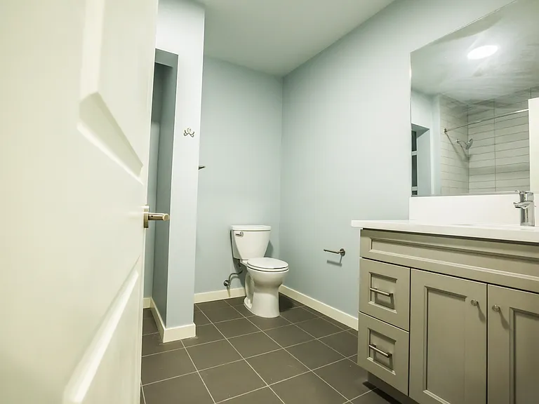 Grand View Apartments — Photo 34