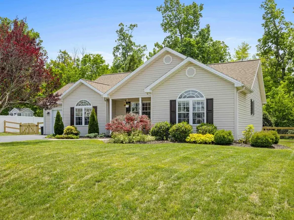 135 Woodside Dr, Waynesboro, VA 22980