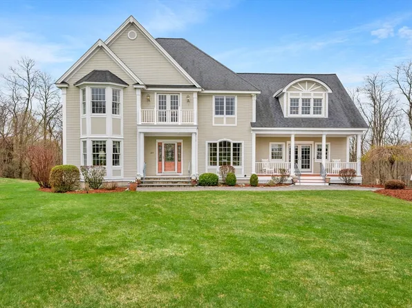 215 Lexington Rd, Dracut, MA 01826