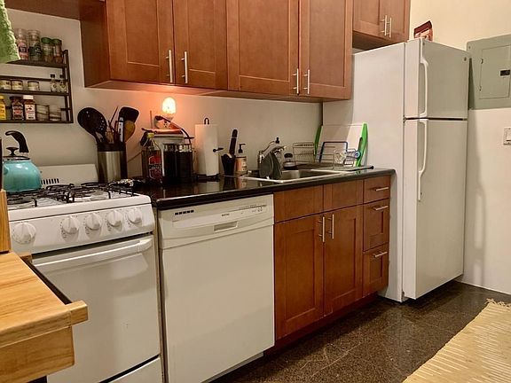 4th image of 25 Avenue C #1R