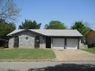 6921 Van Natta Ln, Fort Worth, TX 76112
