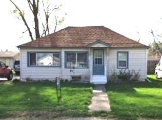 617 1st St, Colona, IL 61241