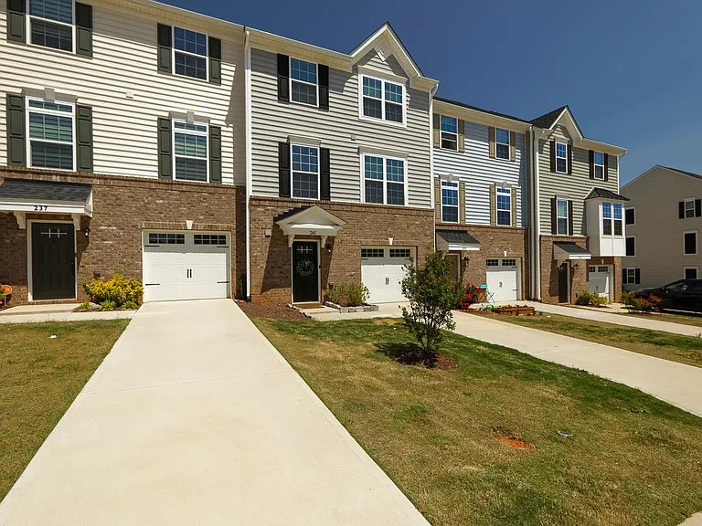 241 Misty Pike Dr — Photo 3