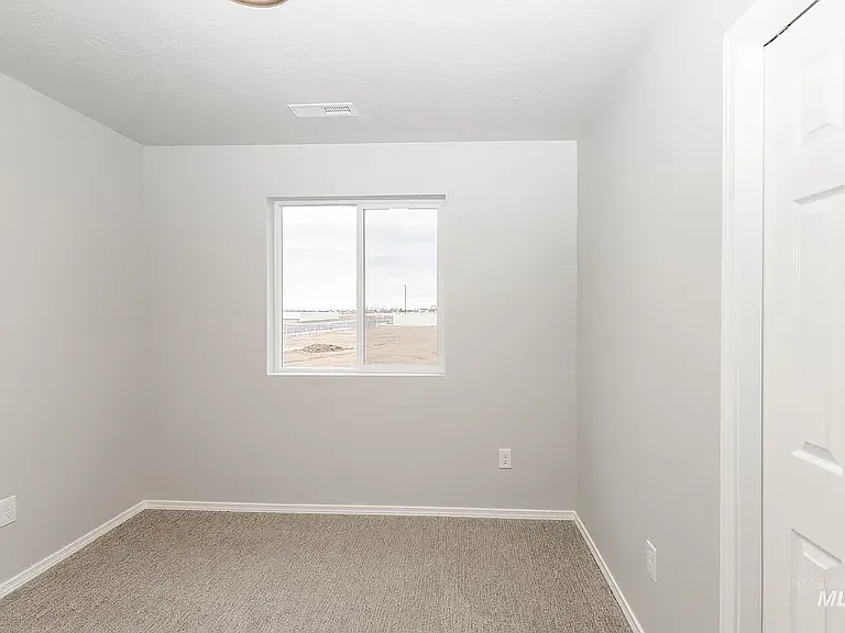 785 SW Alpha St — Photo 11