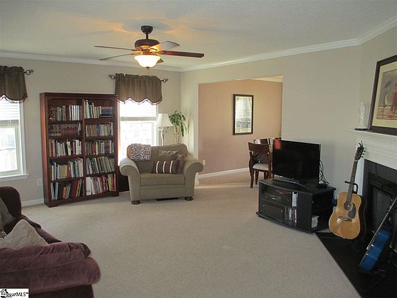 2nd image of 10 Bay Hill Dr