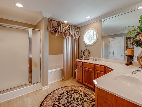 4th image of 128 Millard Ln