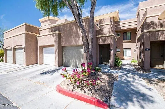 1 bed, 1002 sqft, $1,450 — Photo 2