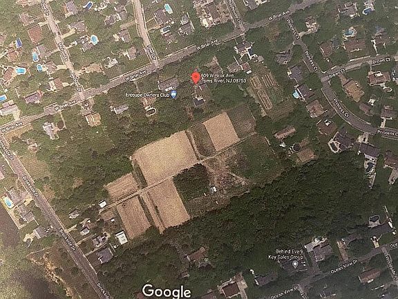 2nd image of 809 W Briar Ave