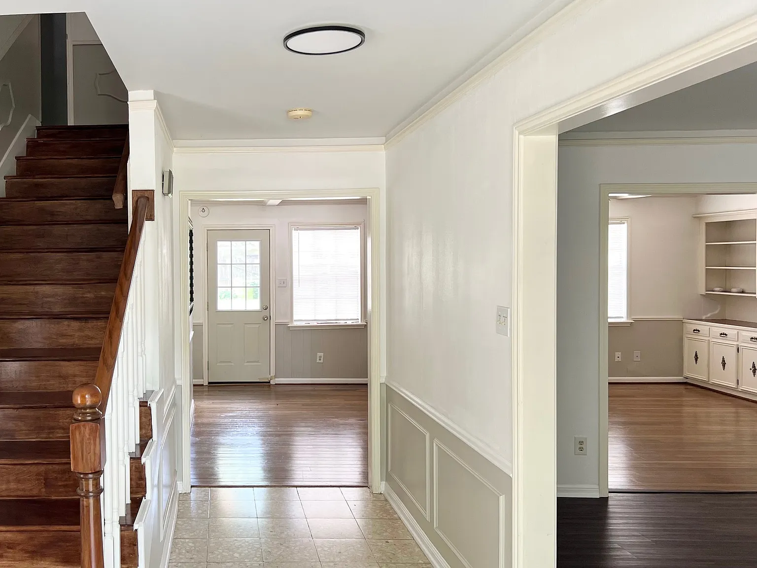 4 bed, 2.5 bath, 2516 sqft, $1,999 — Photo 2