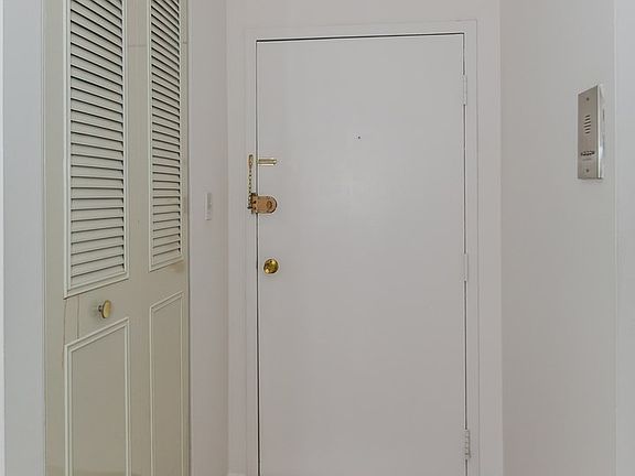 4th image of 1355 N Dearborn Pkwy #504
