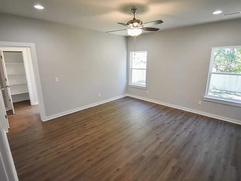 467 N Tacoma St — Photo 13