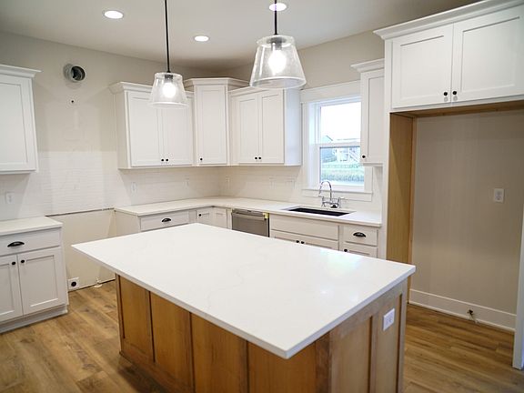 3rd image of 65 NW Alderleaf Dr