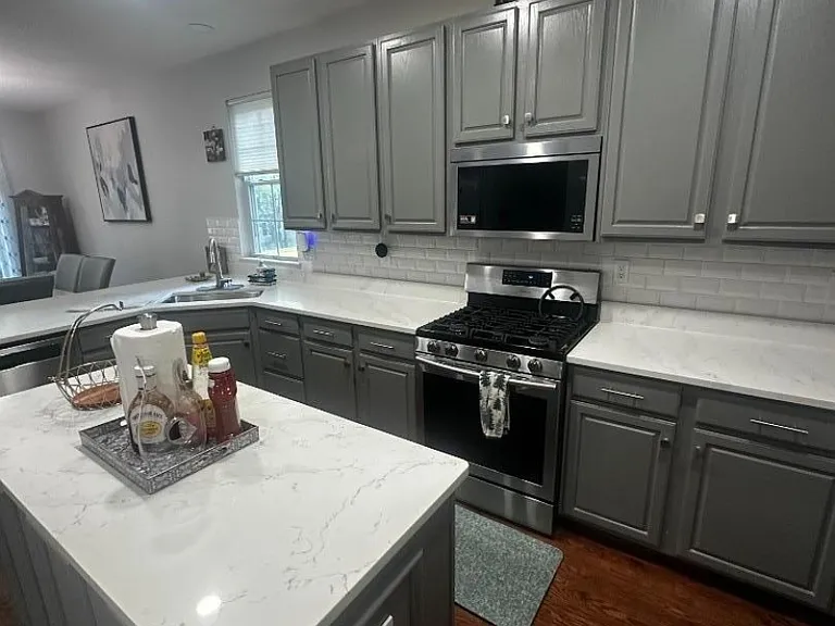 10 Stevens Ln — Photo 3