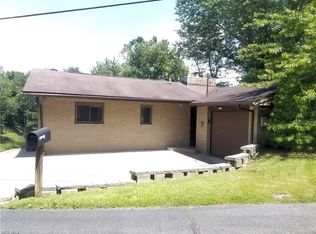 1071 Lakewood Cir, Washington, WV 26181