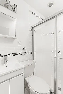 Bathroom, photo 1