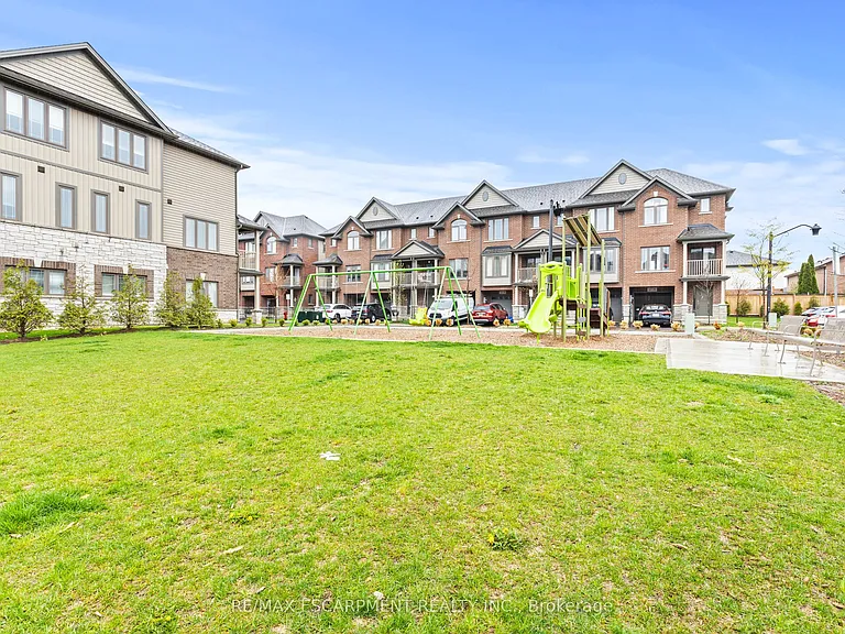 19 Picardy Dr #4 — Photo 29
