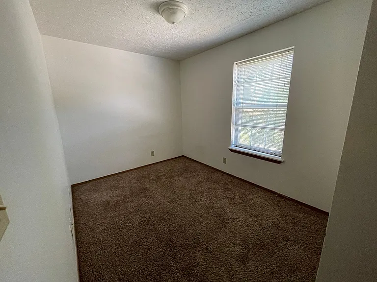 Southfork Apartments — Photo 17