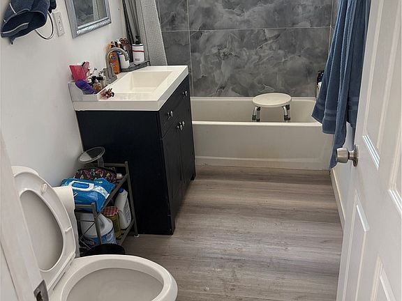 3rd image of 107 N Ventura Way