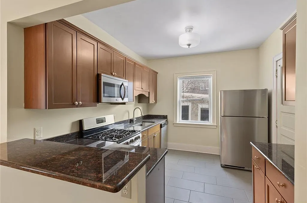 2 bed, 1.0 bath, 1340 sqft, $1,995 — Photo 4