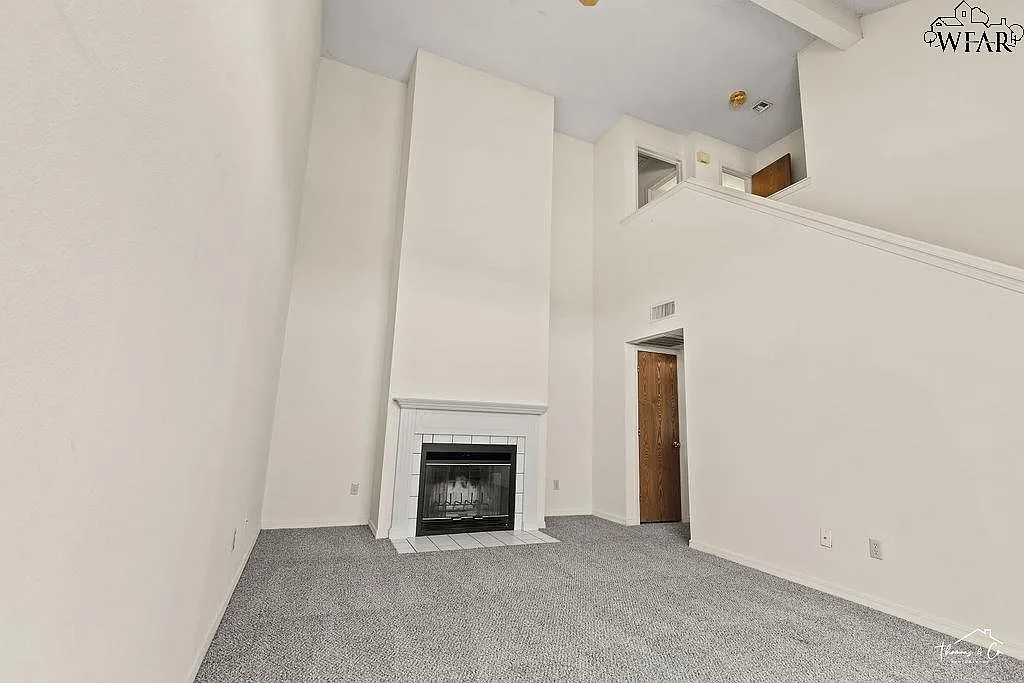 2 bed, 1.5 bath, 1045 sqft, $1,395 — Photo 2