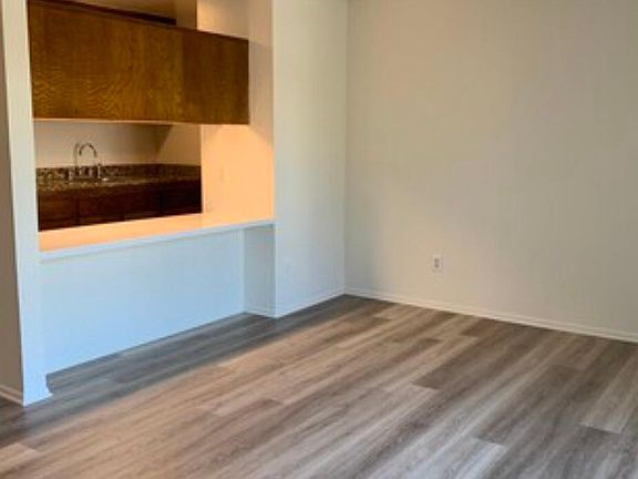 5th image of 6310 Hazeltine Ave APT 101