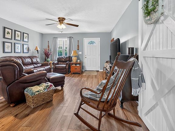 4th image of 5883 Farmers Rd #A