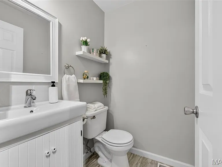 5572 Waterman Blvd #1W — Photo 18