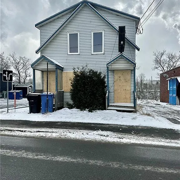 198 Victoria — Photo 4