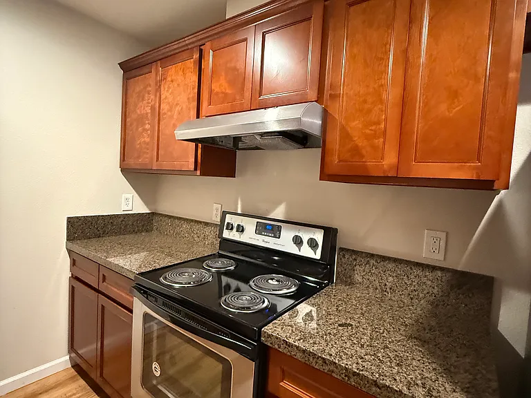 1352 Drake Dr #D — Photo 4