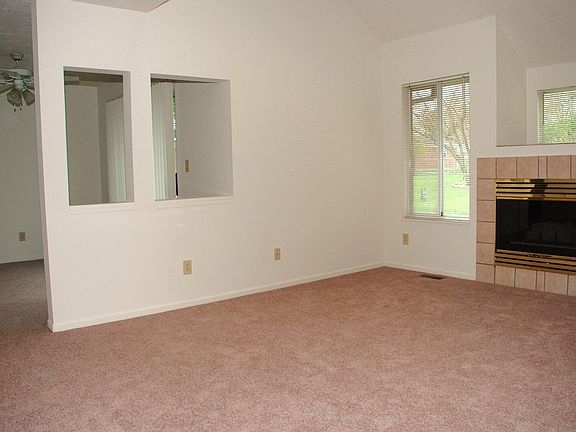 4th image of 3083 Mill Pond Dr