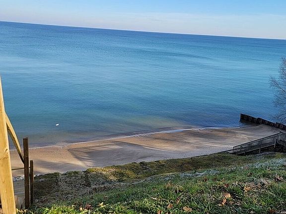 2nd image of 2889 Lakeshore Rd