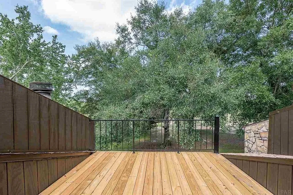 3 bed, 1557 sqft, $1,900 — Photo 2